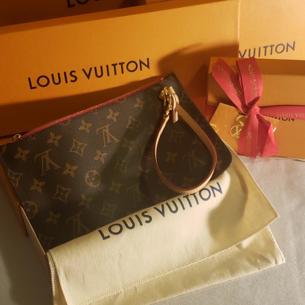 Louis Vuitton Monogram Piovine Pochette MM💞